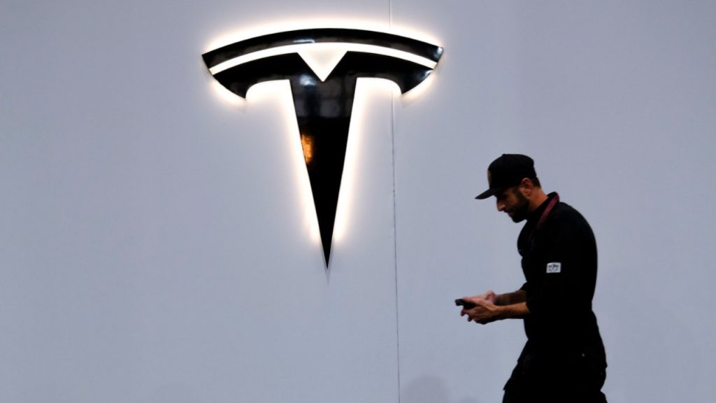 Tesla Roadster, cosa bolle in pentola I Mercato e clienti in attesa