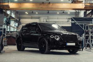 bentley-bentyaga-special-black-adobestock-solomotori.it