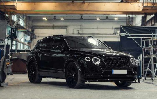 bentley-bentyaga-special-black-adobestock-solomotori.it