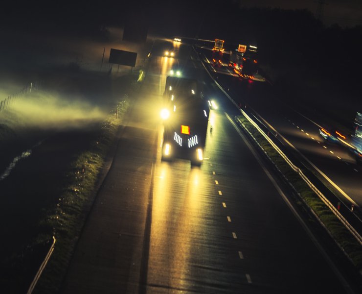 Autostrada di notte - Fonte Depositphotos - solomotori.it