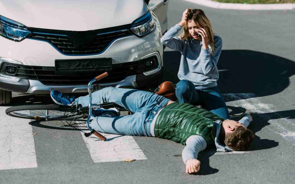 Incidente auto, sei responsabile anche da incolpevole: hai solo una chance di cavartela, ma va dimostrato tutto