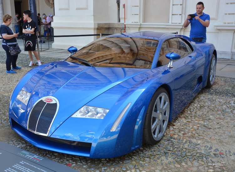 Sta arrivando la nuova auto Bugatti - fonte depositphotos.com - solomotori.it