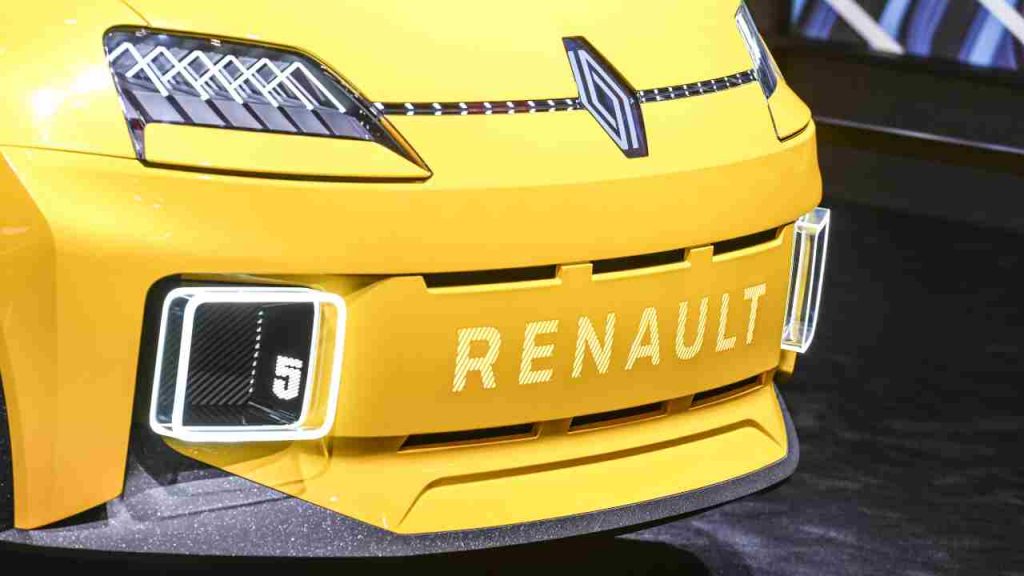 Renault 5 e-tech, nuova anima ‘sportiva’: al Roland Garros vuole prendersi la scena