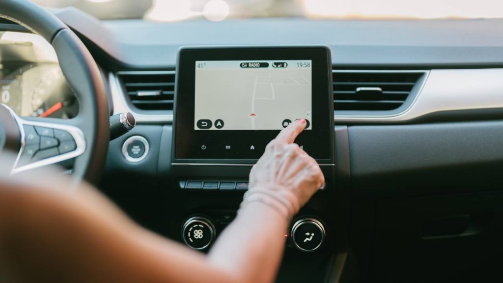 Assistenza Guida: quali sono i dispositivi che trovi sulle nuove auto e come usarli