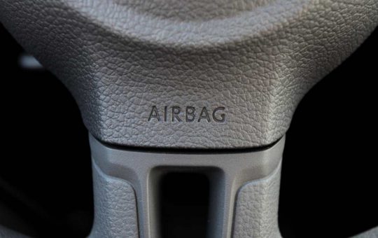 Airbag sul volante - Fonte Depositphotos - solomotori.it