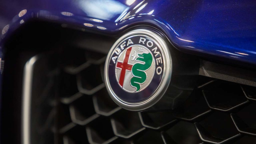 Alfa Romeo occasione unica: il modello icona del brand lo paghi a metà prezzo | E’ la sola chance che hai, non fartela scappare