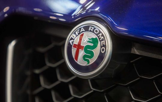 Alfa Romeo, il modello a metà prezzo - fonte stock.adobe - solomotori.it