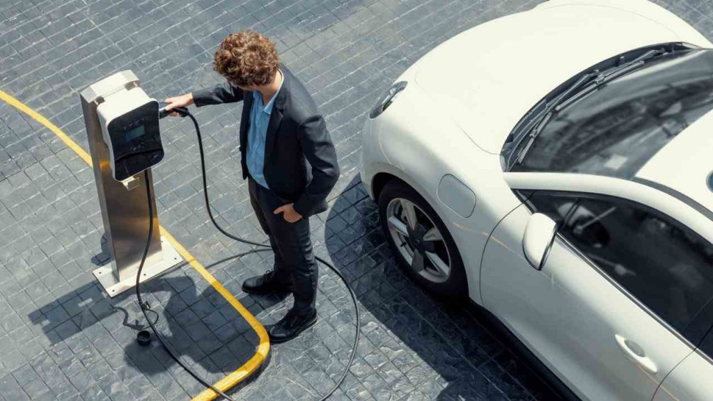 Incentivi auto elettriche già finiti? No, ma gioca d’anticipo stavolta