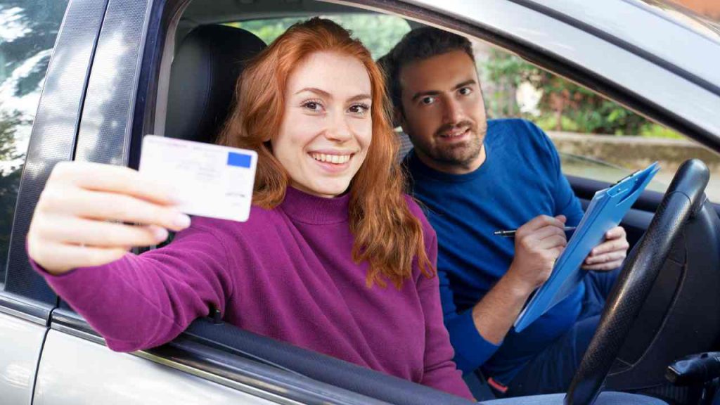 Patente auto arriva la peggiore violazione: se all’esame lo fai, sei nei guai fino in fondo