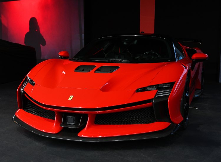 Una Ferrari SF90 come quella di Federico Chiesa - fonte depositphotos.com - solomotori.it