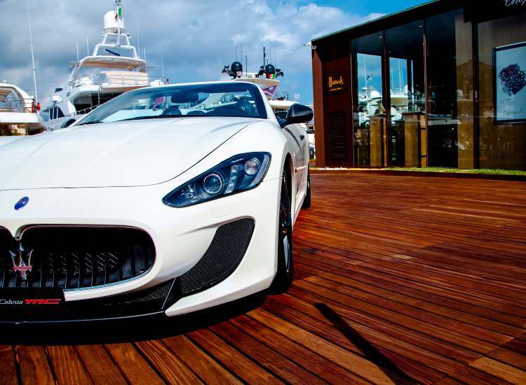 Una Maserati Gran Turismo - fonte depositphotos.com - solomotori.it