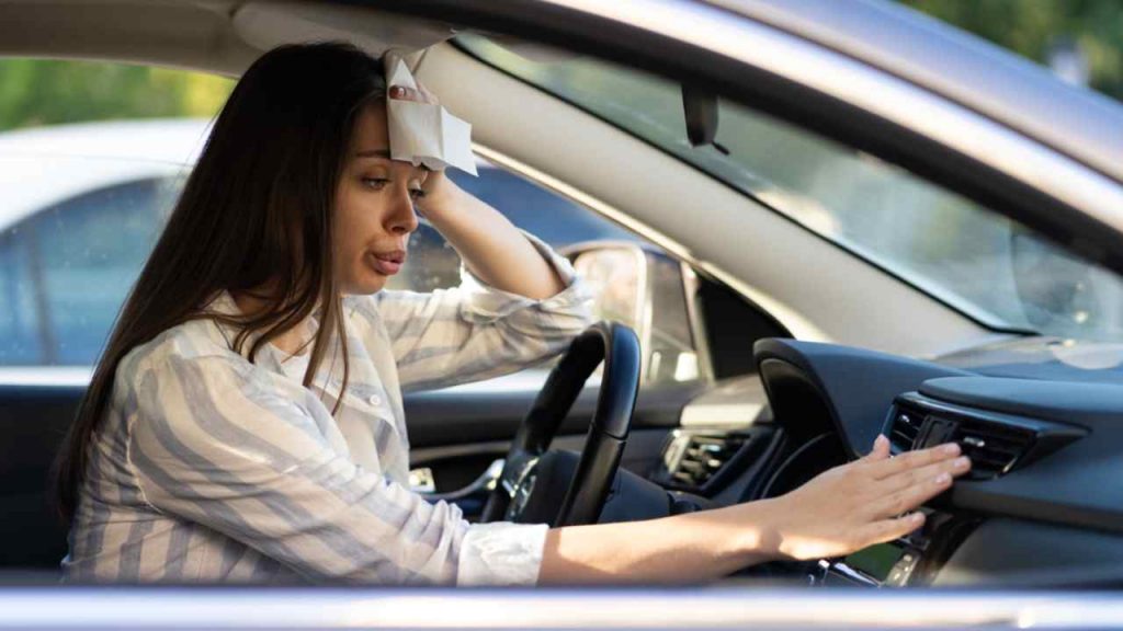 Caldo asfissiante addio: i 5 passi rendere l’abitacolo freschissimo In auto non cuocerai più come un pollo allo spiedo