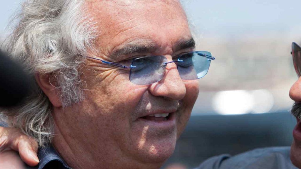 Briatore ci riprova e il suo ritorno in F1 è subito sensazionale: idee rivoluzionarie, parte una join-venture da urlo