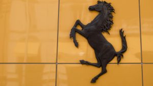 logo-cavallino-rampante-depositphotos-solomotori.it