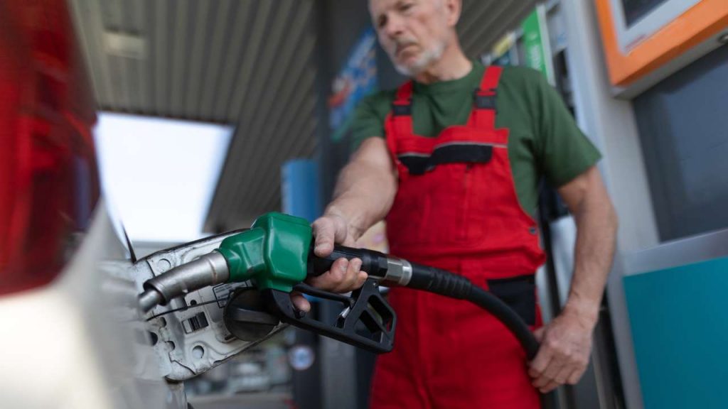 Benzina carissima, Luglio bollente per le tasche