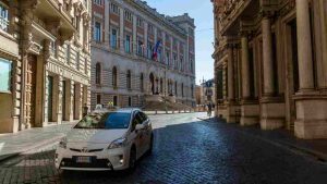 taxi-roma-capitale-adobestock-solomotori.it