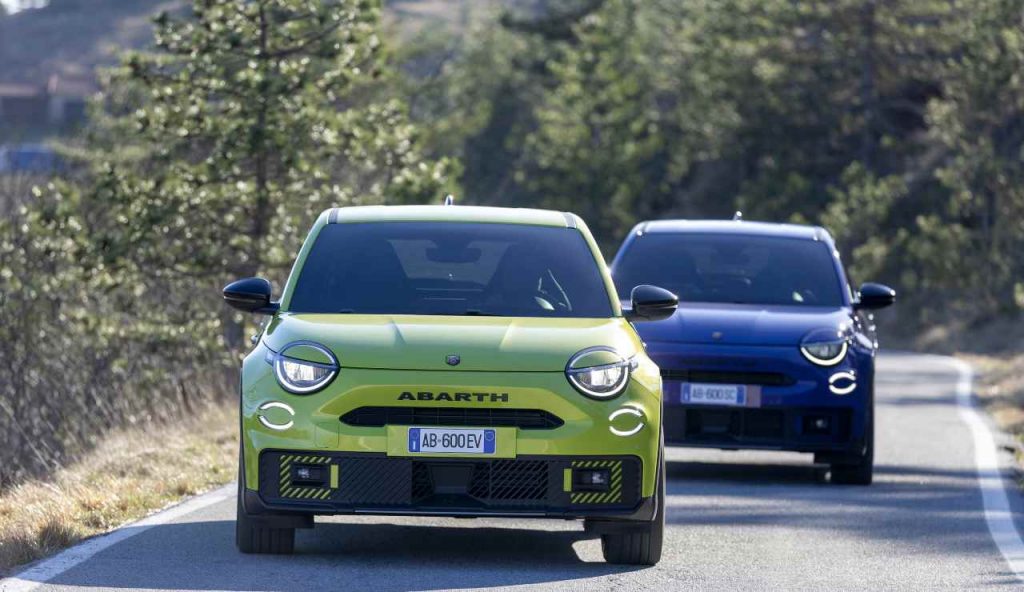 Abarth 600e: tecnologia e tradizione in omaggio a Carlo Abarth