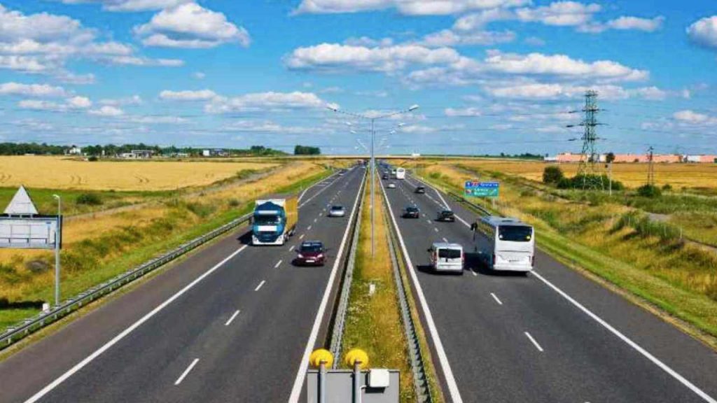 Eliminati i caselli autostradali: passa la legge, da Gennaio 2025 vengono smantellati, se passi non li troverai più