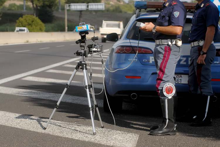 Autovelox auto - polizia - solomotori.it