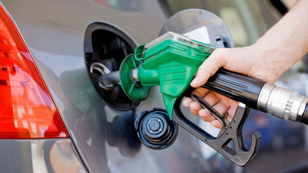 Carburante GRATIS: tutto vero, altro che benzina, ora nel serbatoio ci metti i resti della tua colazione