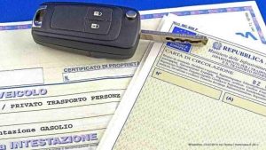 Passaggio di proprietà, la mazzata di Gennaio: svelati i costi a sorpresa I Nessuno li conosce, ma poi te li trovi sul conto