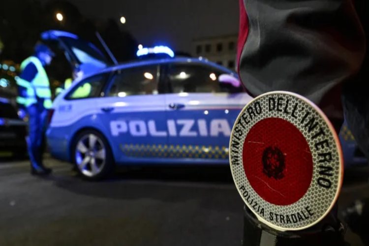 polizia ferma - ansa - solomotori.it