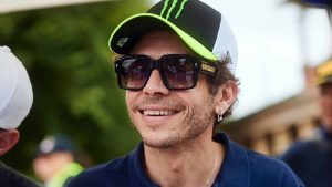 La nuova BMW dedicata a Valentino Rossi sarà prodotta solo in 46 esemplari: come sarà il gioiellino