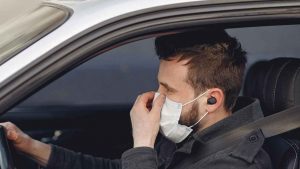 Auricolari in Auto: il nuovo Codice della Strada parla chiaro | Si può usare solo questo