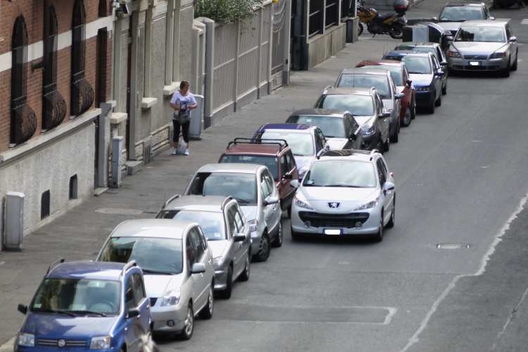 Parcheggio doppia fila - torino - solomotori.it