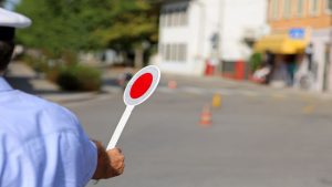 ALT! Ha con sé l’ADAS? Al posto di blocco lo stanno chiedendo praticamente a tutti: multe a profusione sulle strade italiane