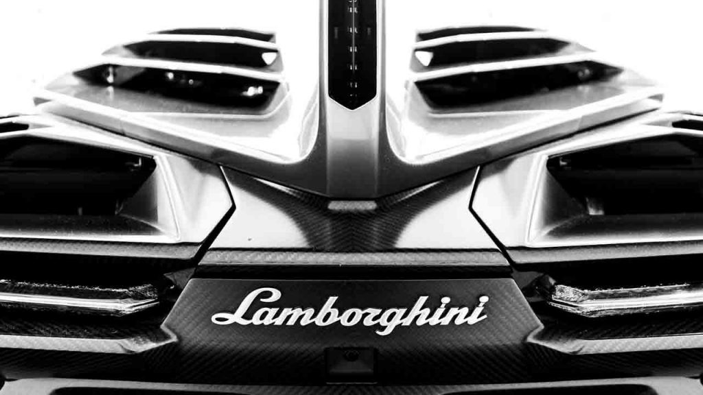 Lamborghini: pioggia di premi e record per l’auto più amata dagli italiani