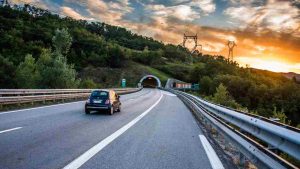 Autostrada, ufficiale il nuovo LIMITE D’ETA’: Salvini ha vinto la sua battaglia, se ti fermano hai smesso di guidare