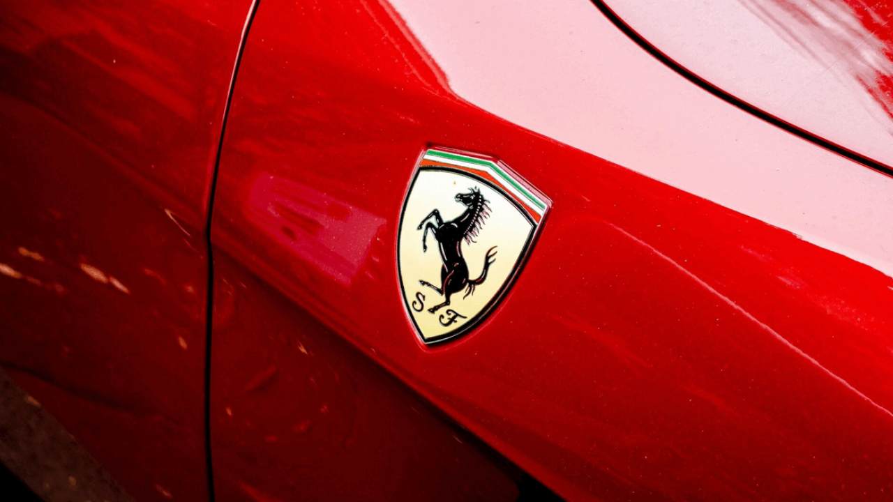 Logo ferrari - depositphotos - solomotori.it