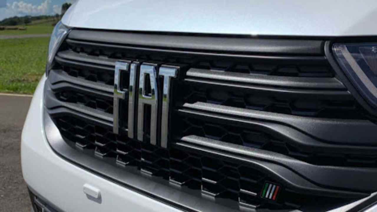 Logo fiat - stellantis - solomotori.it