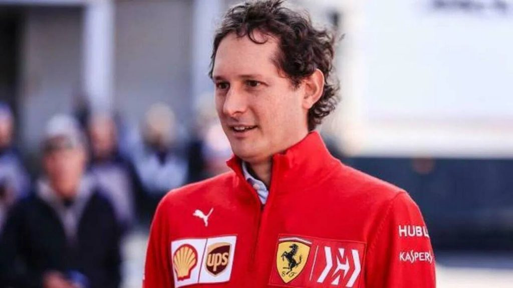 Hamilton, che caos in Ferrari: è un vero disastro I Costretto a intervenire Elkann